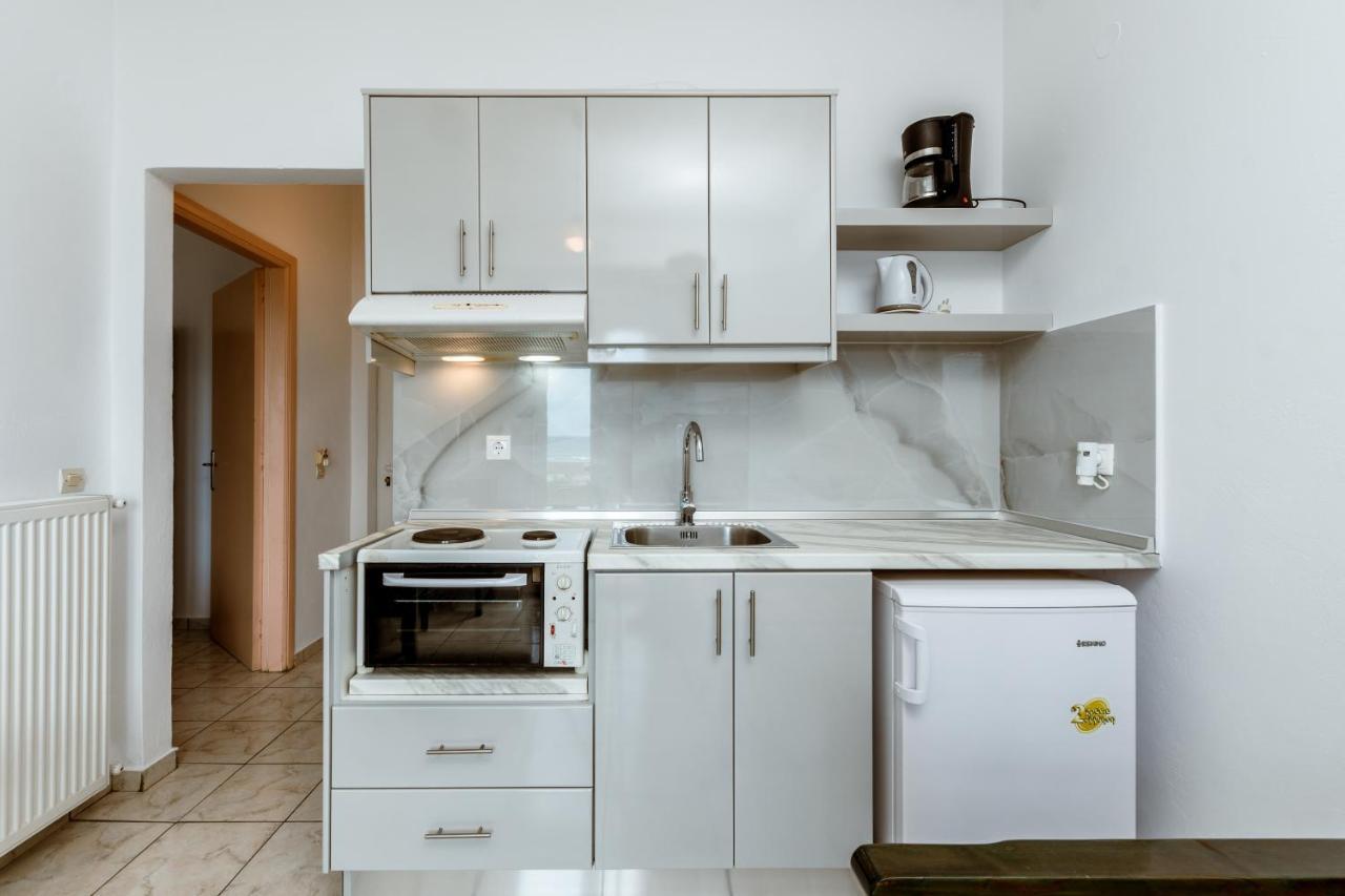 Asterina Seaside Apartments Калівес Екстер'єр фото
